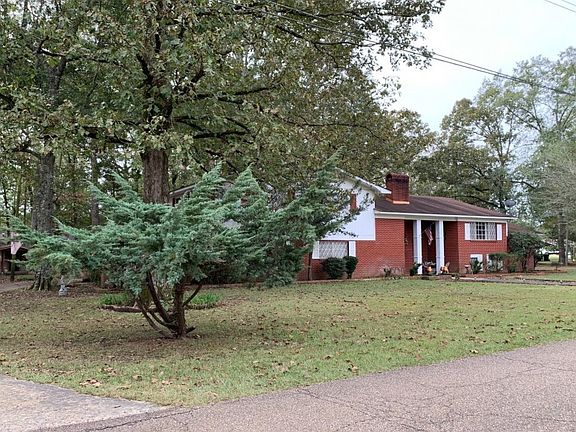 3rd image of 557 McPherson Dr