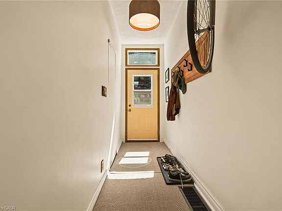 5th image of 22 Spring St