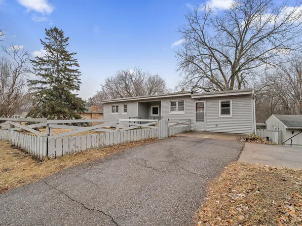 2761 15th St NW, New Brighton, MN 55112