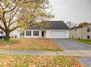419 Pebbleview Dr, Rochester, NY 14612