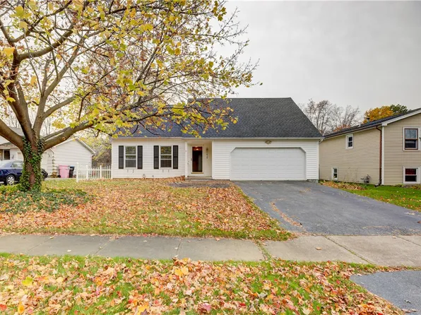 419 Pebbleview Dr, Rochester, NY 14612