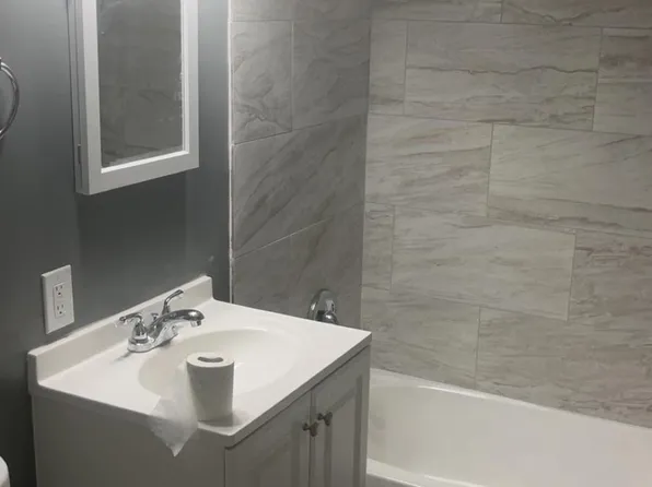 436 W Division St APT 4, Villa Park, IL 60181