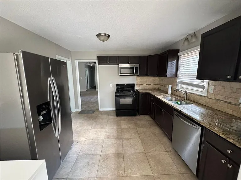 803 Santa Fe Trl — Photo 14