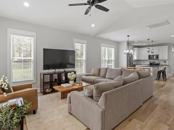 506 Dogwood Rd, Holly Springs, NC 27540