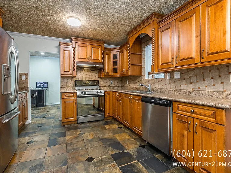 2088 Majestic Cres #UPPER — Photo 6