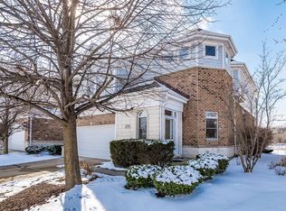 1270 Lake Shore Dr, Lisle, IL 60532
