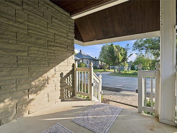 3rd image of 170 Downer Ave