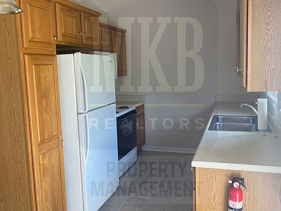 4th image of 816 Harmon Cir