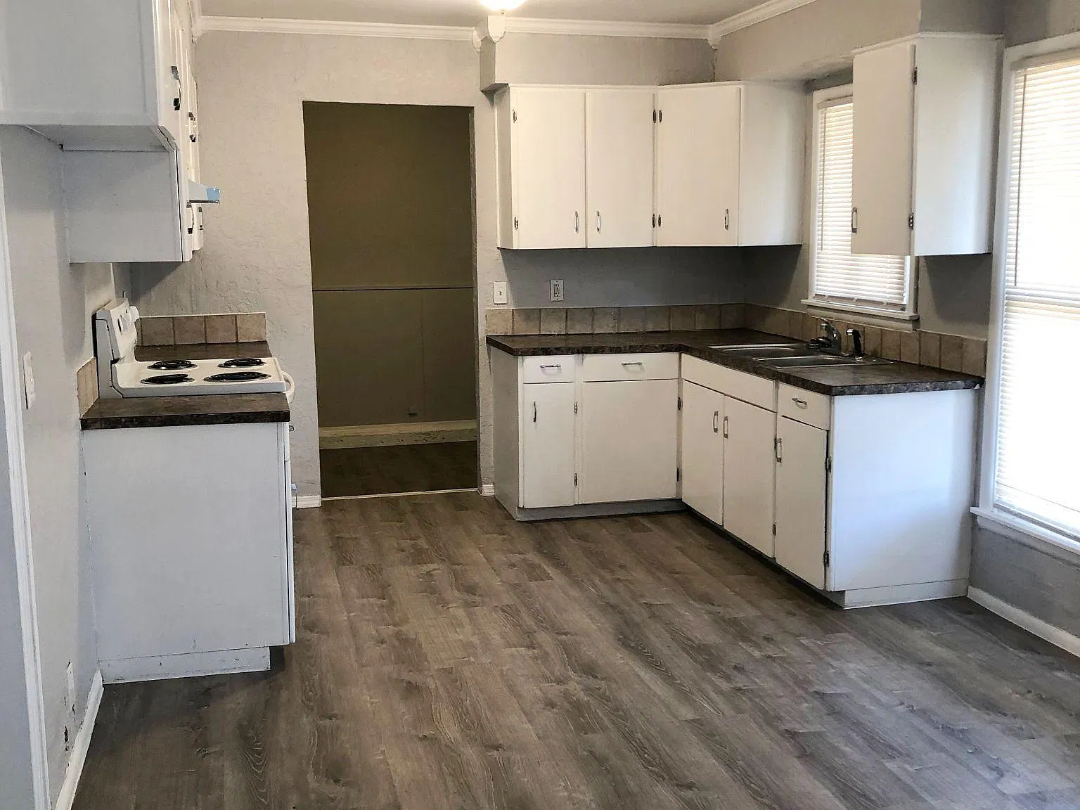 3 bed, 1400 sqft, $950 — Photo 2