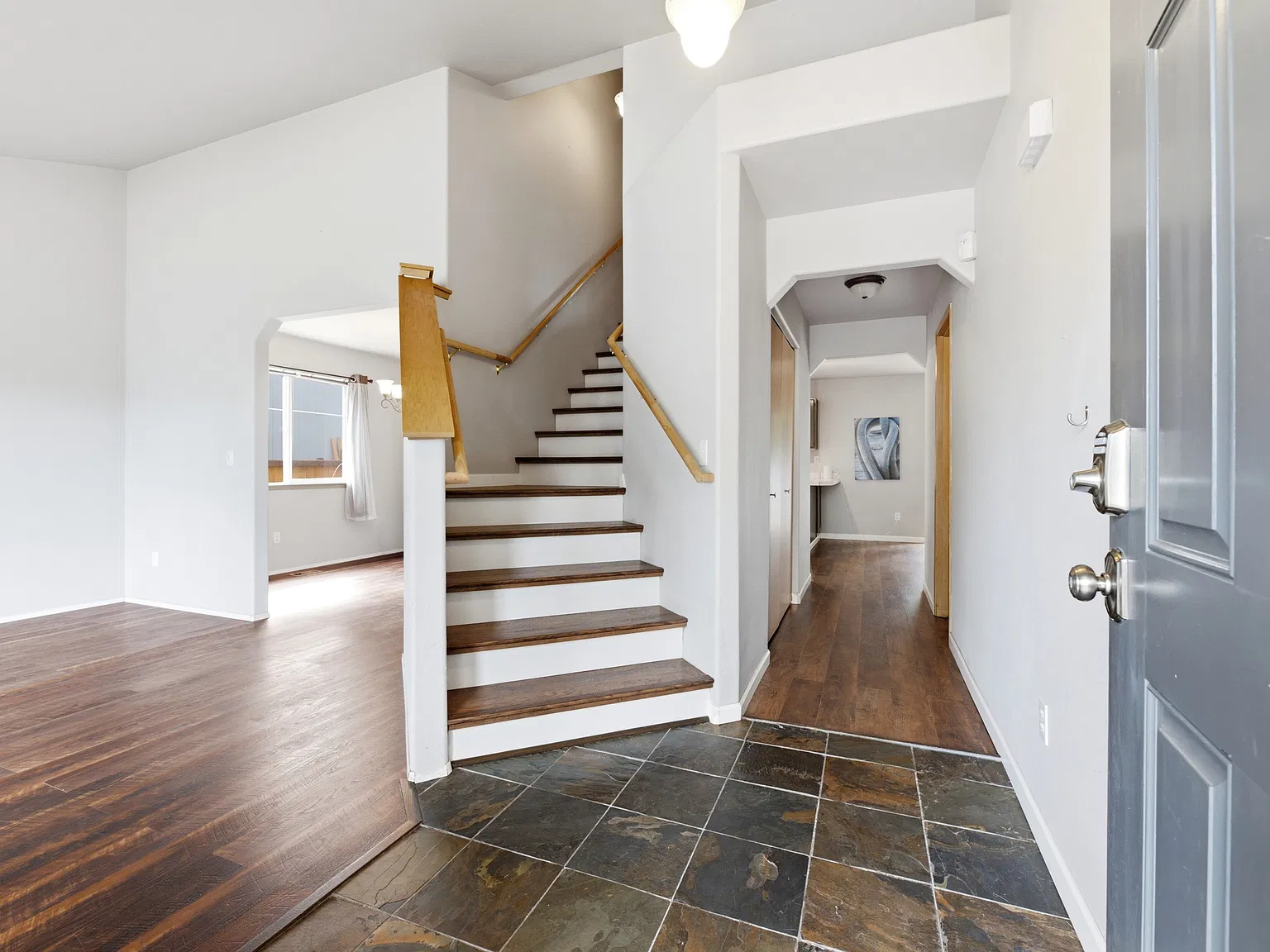 4 bed, 2.5 bath, 1994 sqft, $2,750 — Photo 2
