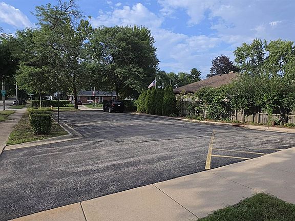 4th image of 115 Fairview Ave