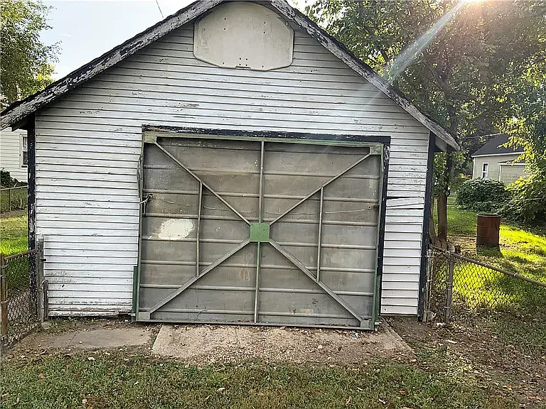 520 Sherman St — Photo 12