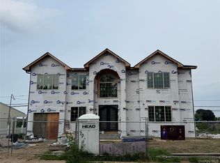 109 Spring Ln, Levittown, NY 11756