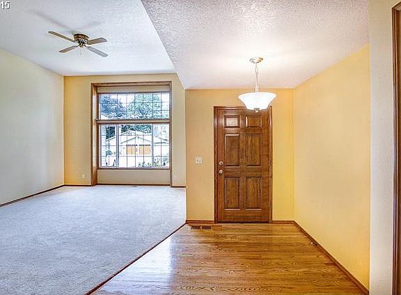 4th image of 3050 SE Laurelwood Dr