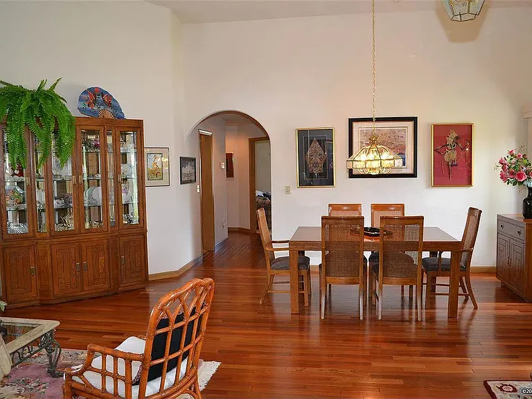 1635 Mackland Ave — Photo 4