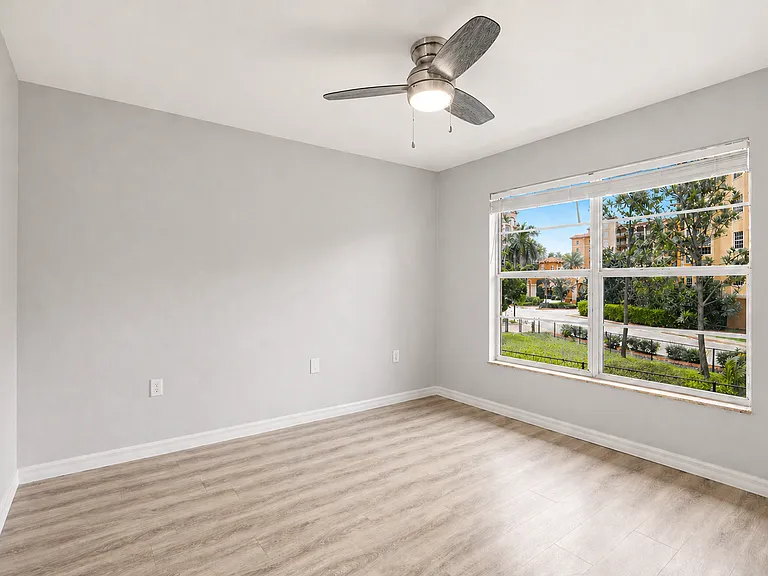 Phillippi Square Apartments — Photo 10
