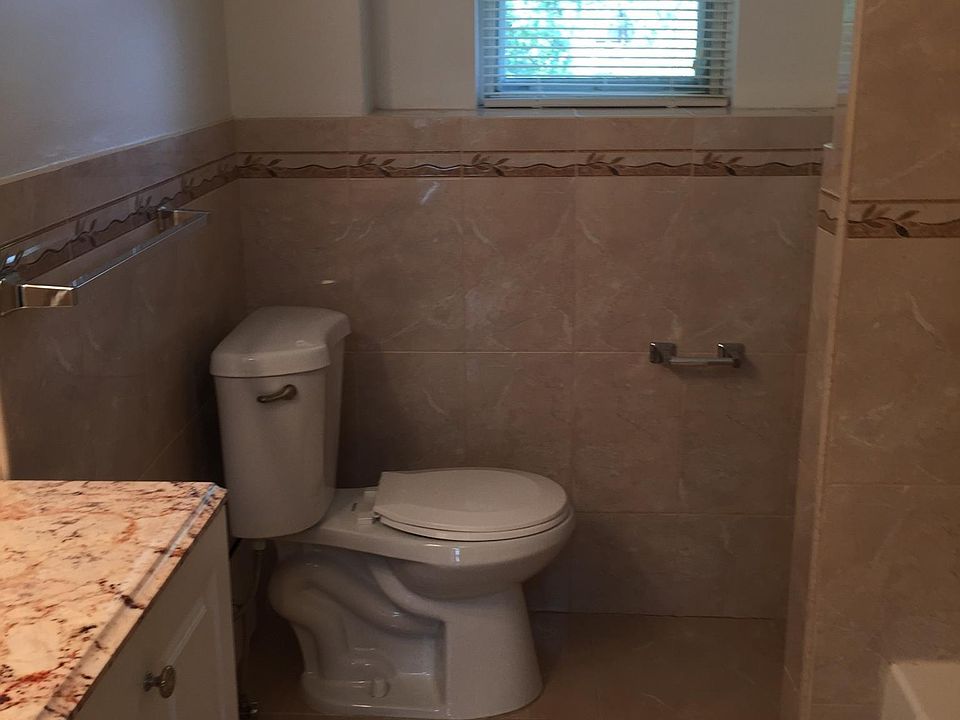 2nd image of 1055 Willis Ave