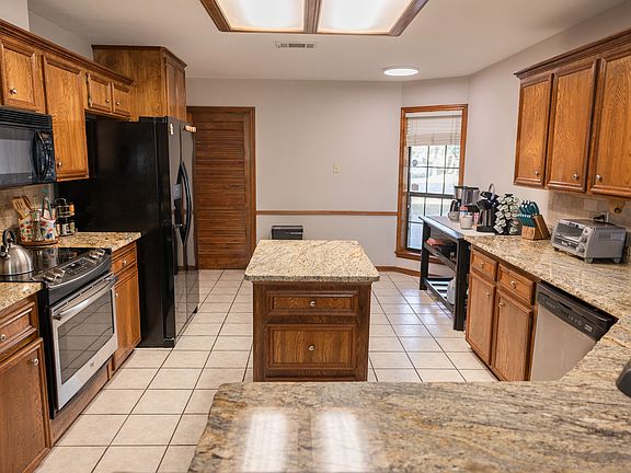 3rd image of 2810 Pueblo Ct N