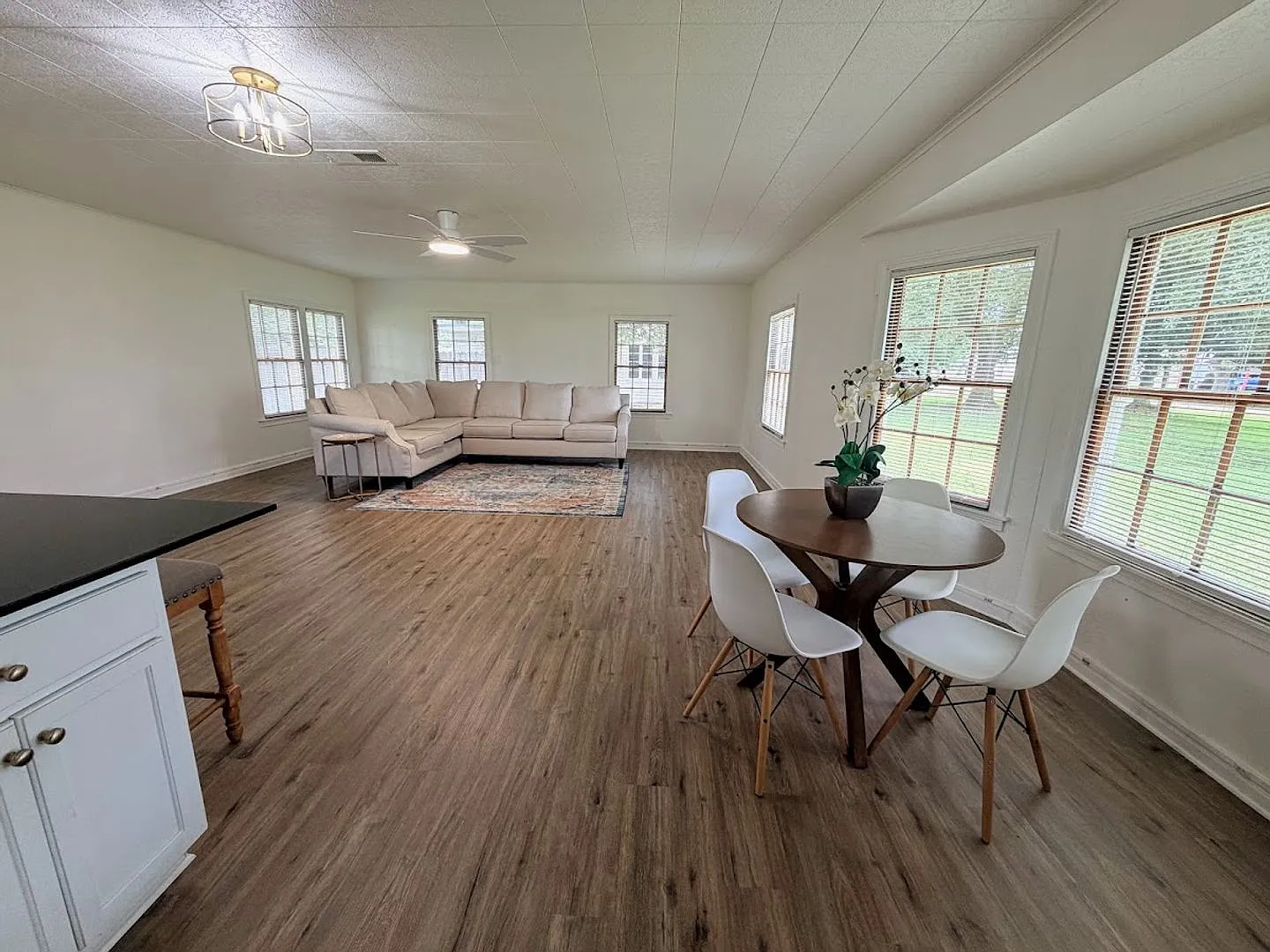 Cozy 3 bedroom, 2 bathroom home in Lake Charles — Photo 2