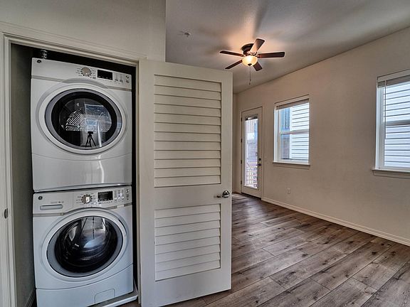 4th image of 560 1st Ave N #206