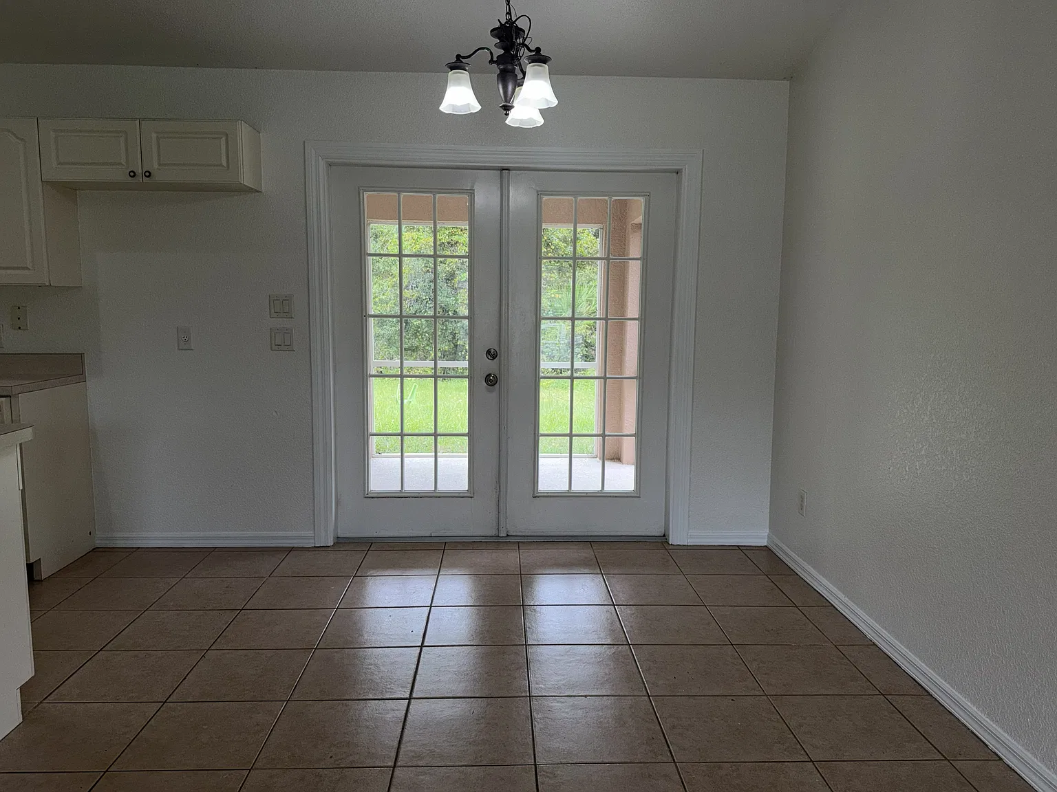 3 bed, 1212 sqft, $1,800 — Photo 3