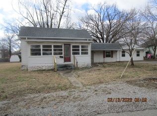 1405 Pearl St, Eldorado, IL 62930