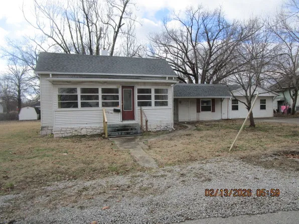 1405 Pearl St, Eldorado, IL 62930