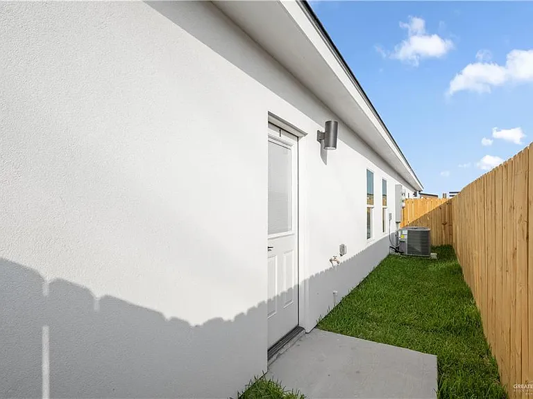 408 N Onyx Ave #3 — Photo 14
