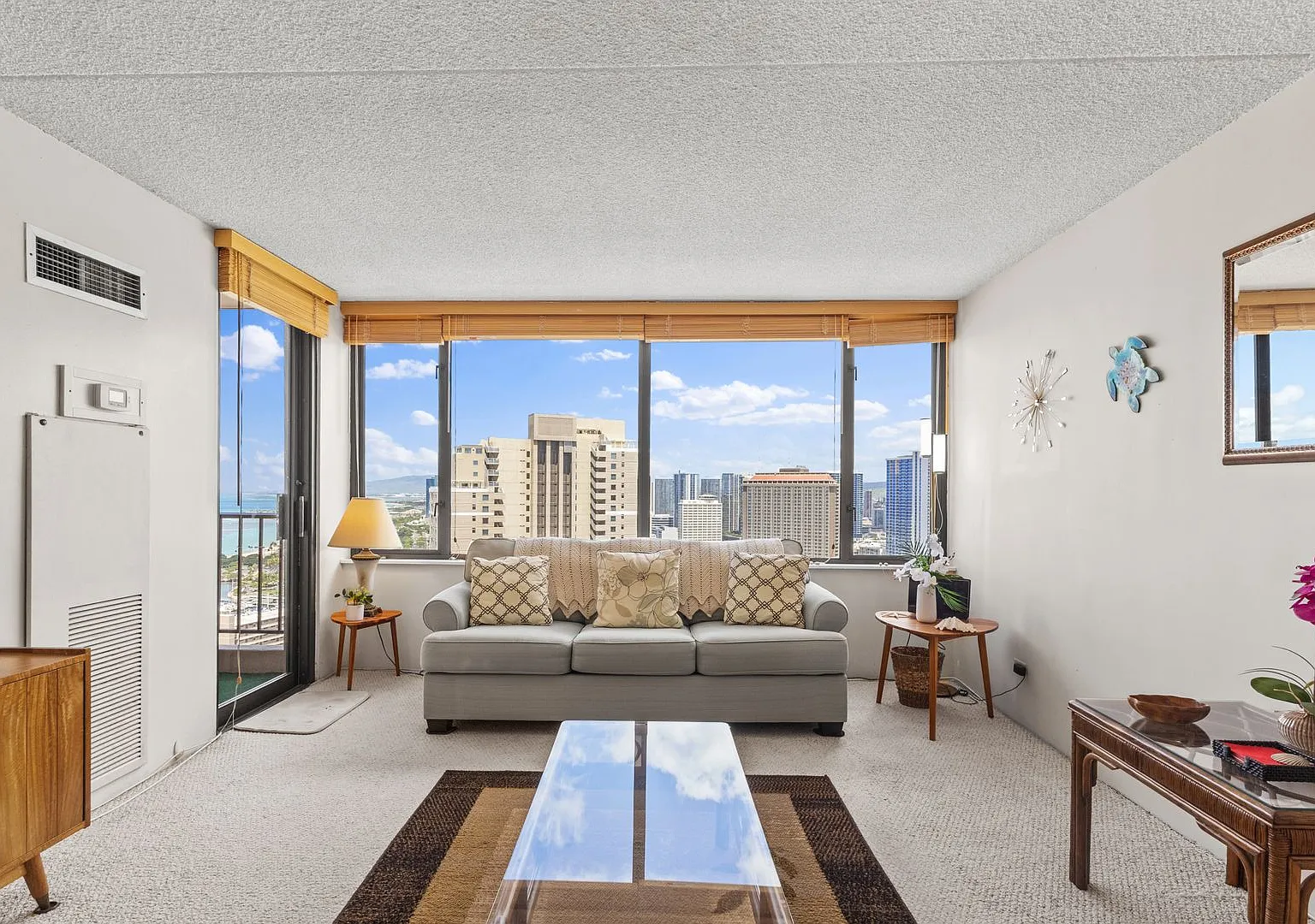 Skyline Views, Beach Steps Away at Chateau Waikiki — Photo 1
