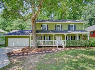 623 Lake Dr, Snellville, GA