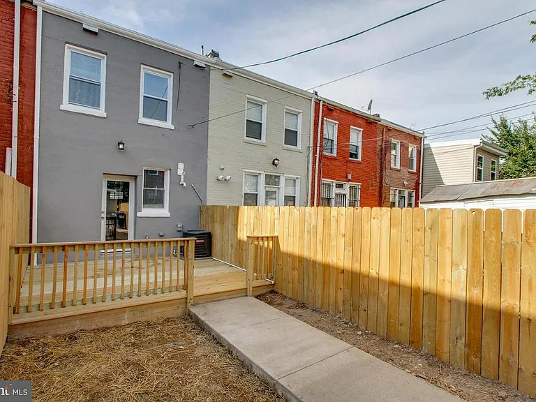 1850 L St NE — Photo 18