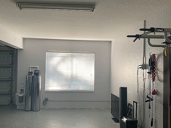 Lower level, Single garage