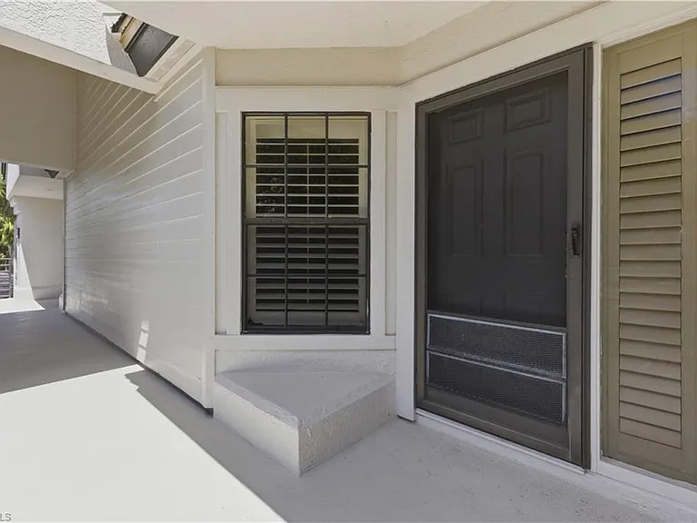 27038 Oakwood Lake Dr — Photo 2