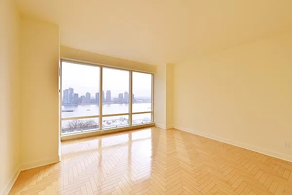Rented by Sumitomo Real Estate Sales | media 17