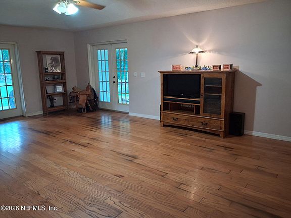 5th image of 25 CURRANT Avenue