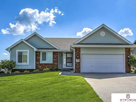 2nd image of 701 Diamond Ln