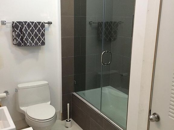 3rd image of 7250 Franklin Ave Floor 5