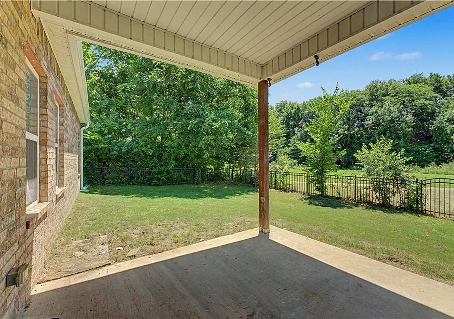 3 bedroom 2 bath in Farmington, 2 carG, large backyard, quiet area — Photo 4