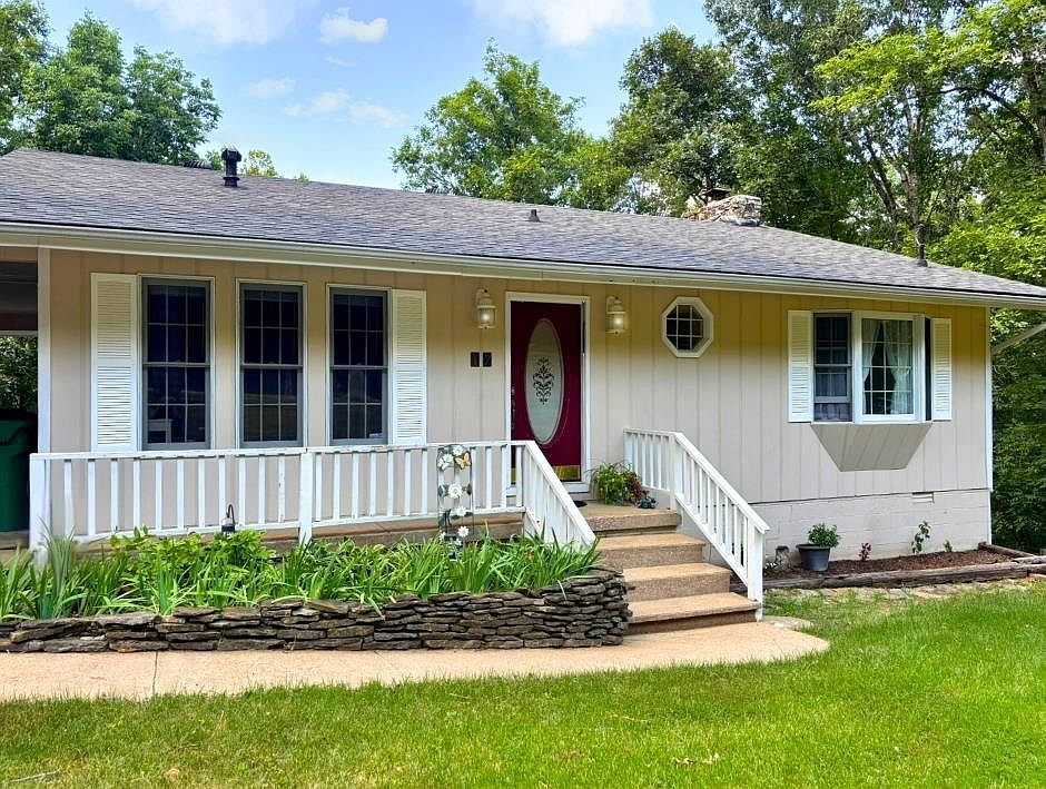 1st image of 17 Powhatan Dr