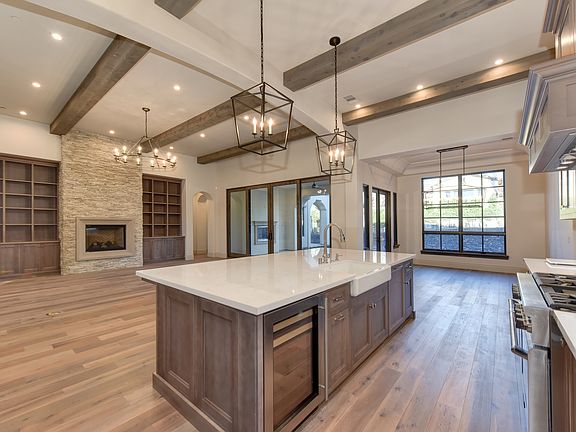5th image of 377 Crivelli Ct