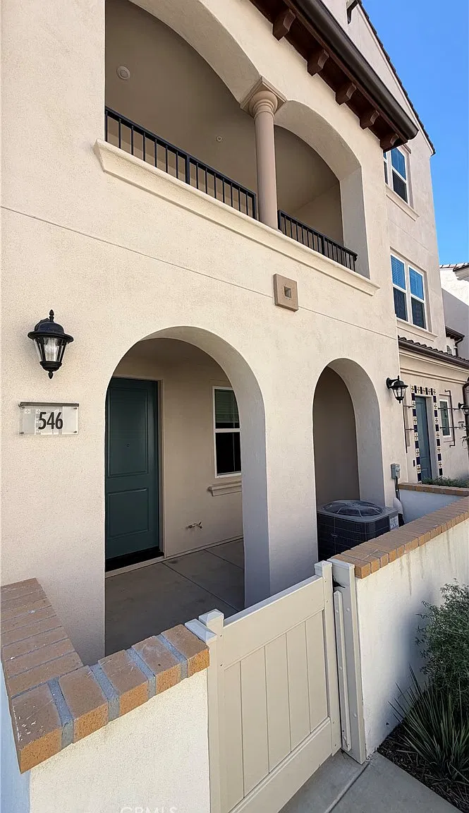 3 bed, 3.5 bath, 1728 sqft, $3,900 — Photo 4