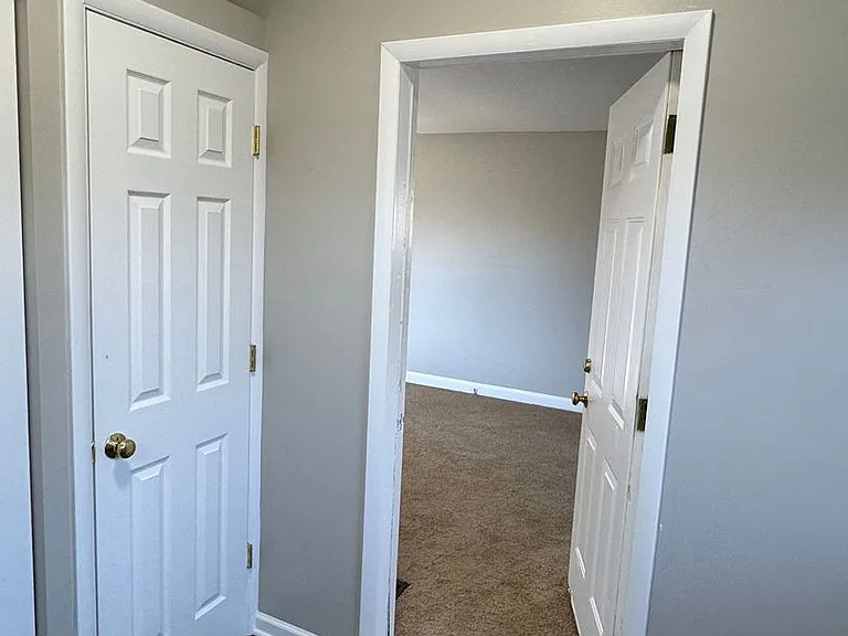 2325 Johnstown — Photo 2