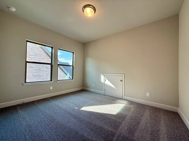 1620 Victoria Pl — Photo 12