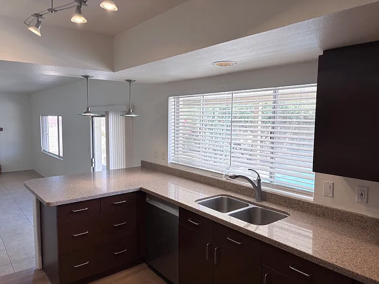 2715 S Cottonwood — Photo 10
