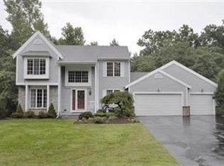 8041 Bolt Dr SE, Ada, MI 49301