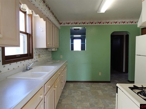2nd image of 617 S Broadway St