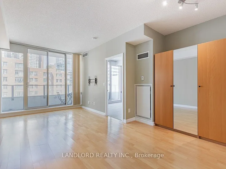 111 Elizabeth St #1620 — Photo 3