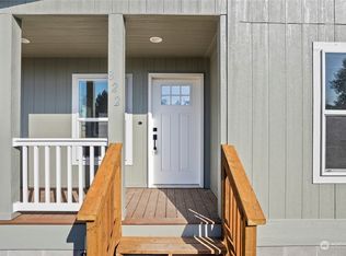 822 A St, Castle Rock, WA 98611