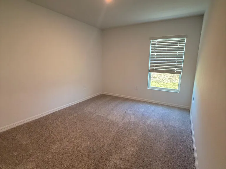 3115 NE 36th Pl — Photo 10