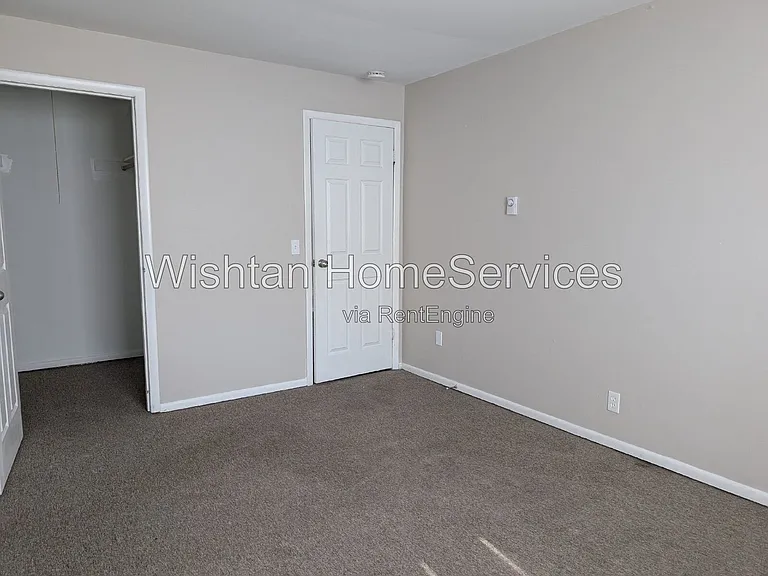 204 Charleston Blvd #5 — Photo 6
